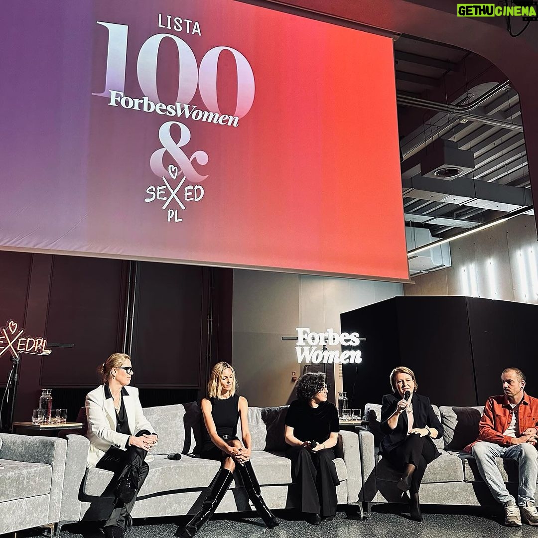 Anja Rubik Instagram - 100 SEXED FORBES WOMEN! Gratuluję całej setce! Dziękuję, że jesteście, że działacie, edukujecie i wspieracie tych w potrzebie! Wczorajszy wieczór był prawdziwym świętem dla wszystkich zaangażowanych we wszechstronną edukację seksualną. W atmosferze otwartości i wsparcia, mieliśmy możliwość docenić niezwykłe osoby, które nieustannie pracują nad tym, by edukacja seksualna była dostępna i oparta na faktach. Ich praca, często wykonywana w obliczu wielu wyzwań, ma kluczowe znaczenie dla zdrowia, bezpieczeństwa i dobrostanu młodych, dzieci oraz dorosłych. Jeszcze raz dziękuję redakcji Forbes Women, bez Was lista 100 SEXED nie byłaby możliwa! Dziękuję także Naszej wspaniałej kapitule, Wasze zaangażowanie, rzetelność, czas poświęcony 100 SEXED był nieoceniony. ❤️ Shout out do Martyny i Magdy ✨ oraz Piotra @panredaktor ❤️❤️❤️