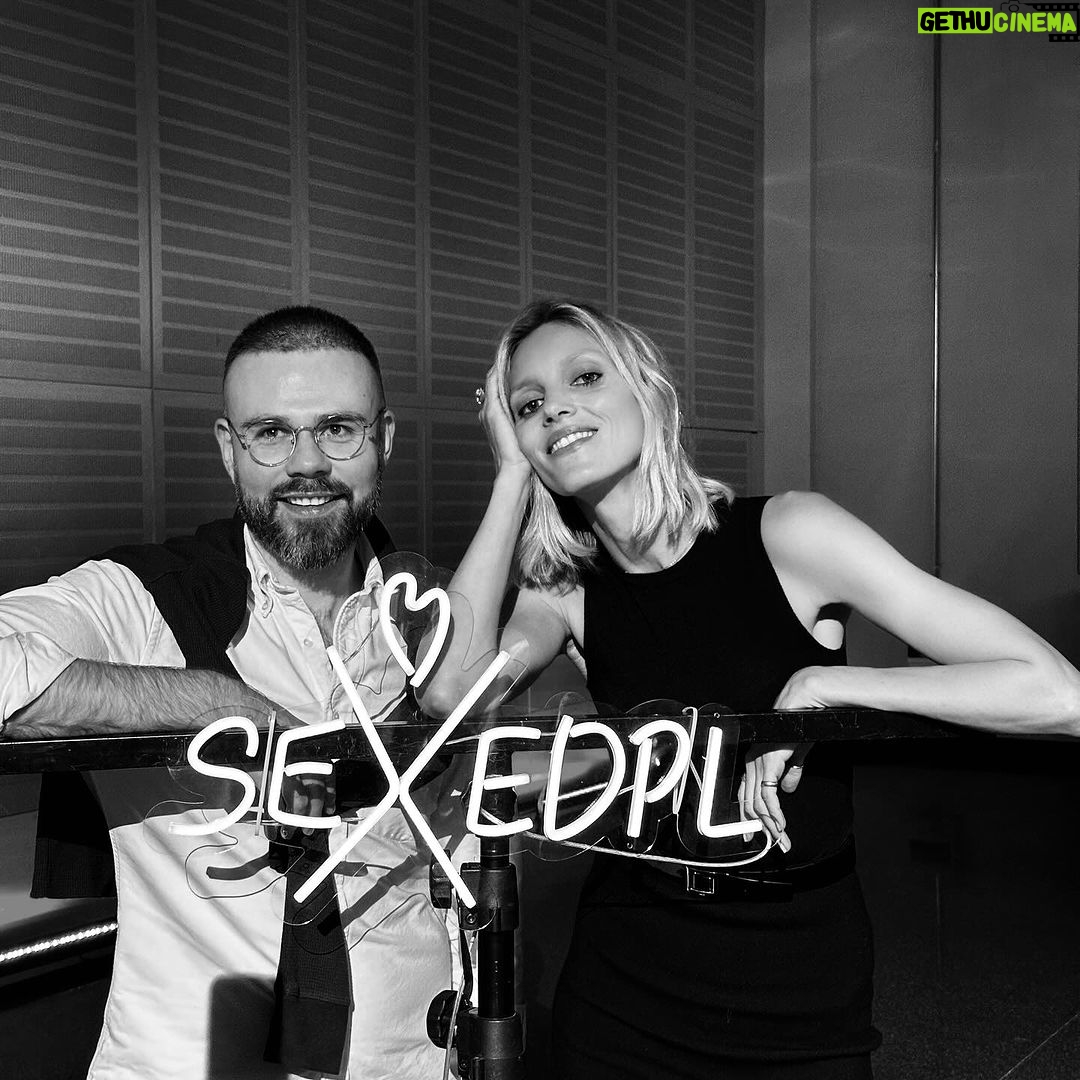 Anja Rubik Instagram - 100 SEXED FORBES WOMEN! Gratuluję całej setce! Dziękuję, że jesteście, że działacie, edukujecie i wspieracie tych w potrzebie! Wczorajszy wieczór był prawdziwym świętem dla wszystkich zaangażowanych we wszechstronną edukację seksualną. W atmosferze otwartości i wsparcia, mieliśmy możliwość docenić niezwykłe osoby, które nieustannie pracują nad tym, by edukacja seksualna była dostępna i oparta na faktach. Ich praca, często wykonywana w obliczu wielu wyzwań, ma kluczowe znaczenie dla zdrowia, bezpieczeństwa i dobrostanu młodych, dzieci oraz dorosłych. Jeszcze raz dziękuję redakcji Forbes Women, bez Was lista 100 SEXED nie byłaby możliwa! Dziękuję także Naszej wspaniałej kapitule, Wasze zaangażowanie, rzetelność, czas poświęcony 100 SEXED był nieoceniony. ❤️ Shout out do Martyny i Magdy ✨ oraz Piotra @panredaktor ❤️❤️❤️