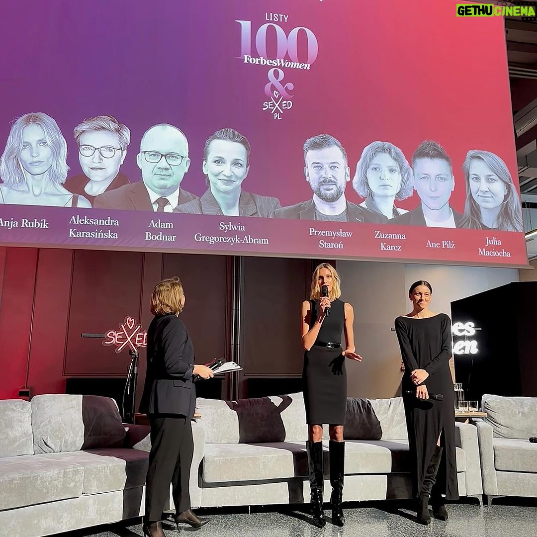Anja Rubik Instagram - 100 SEXED FORBES WOMEN! Gratuluję całej setce! Dziękuję, że jesteście, że działacie, edukujecie i wspieracie tych w potrzebie! Wczorajszy wieczór był prawdziwym świętem dla wszystkich zaangażowanych we wszechstronną edukację seksualną. W atmosferze otwartości i wsparcia, mieliśmy możliwość docenić niezwykłe osoby, które nieustannie pracują nad tym, by edukacja seksualna była dostępna i oparta na faktach. Ich praca, często wykonywana w obliczu wielu wyzwań, ma kluczowe znaczenie dla zdrowia, bezpieczeństwa i dobrostanu młodych, dzieci oraz dorosłych. Jeszcze raz dziękuję redakcji Forbes Women, bez Was lista 100 SEXED nie byłaby możliwa! Dziękuję także Naszej wspaniałej kapitule, Wasze zaangażowanie, rzetelność, czas poświęcony 100 SEXED był nieoceniony. ❤️ Shout out do Martyny i Magdy ✨ oraz Piotra @panredaktor ❤️❤️❤️