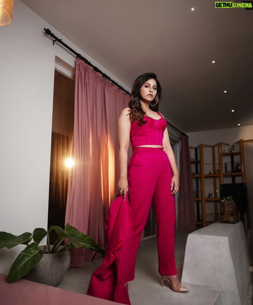 Anjali Instagram - In a world full of trends, I want to remain a classic ❤️ Styling @manogna_gollapudi Outfit @poojakankariyaofficial Earrings @the_jewel_gallery Asst @the_k_style_ Photographer @screamstudiosbyharsha #anjali50 #red #blazer #suit #classic vs