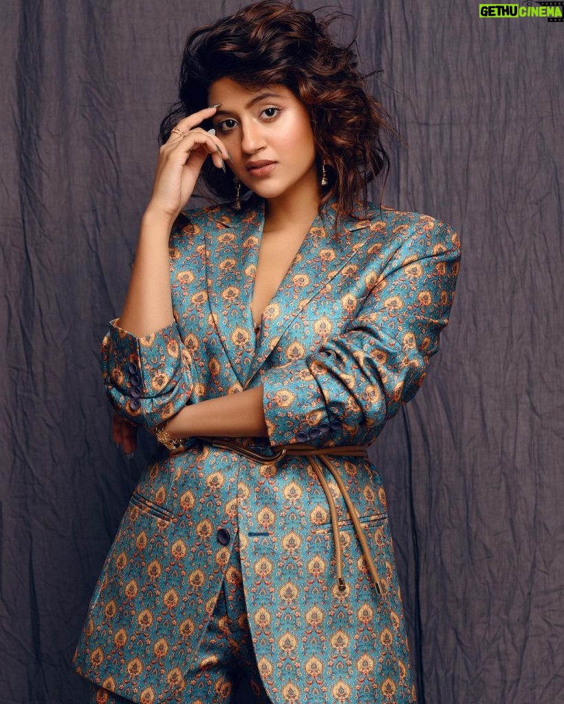 Anjali Arora Instagram - I’m in love with this picture! Do you? 🔥 #anjaliarora 📸 @praveenbhat Styling @rahulsingh_styling Makeup - @shekharghoshofficial