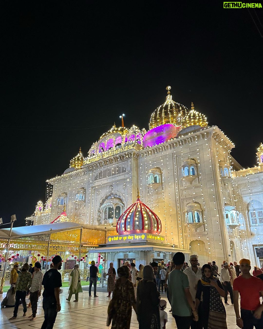 Anjali Arora Instagram - 🙏🏻 Gurudwara Shri Bangla Sahib, New Delhi