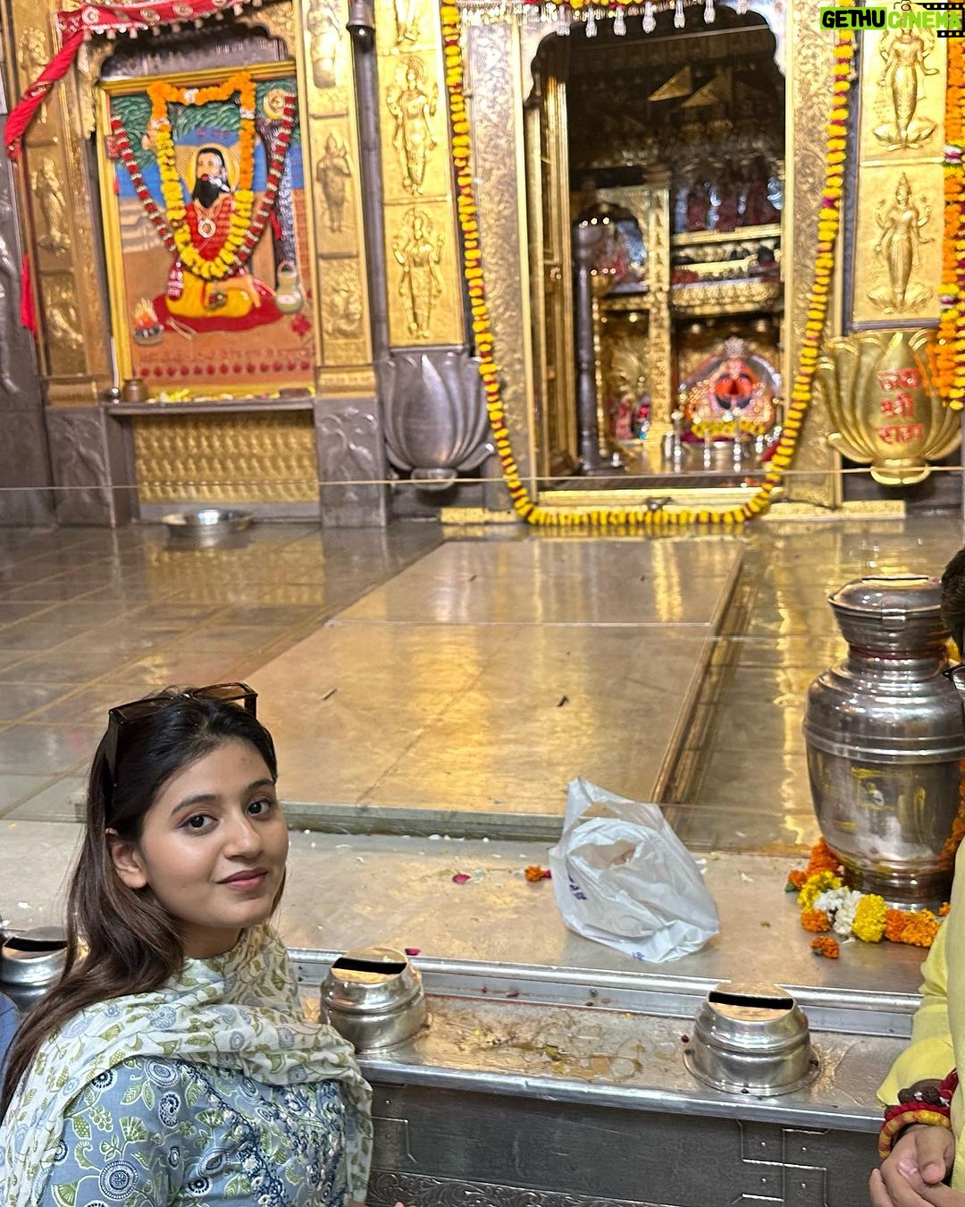 Anjali Arora Instagram - Jai Balaji🙏🏻🧿 (sukoon)🧿❤️ #salaar #salasarbalaji #darshan Salasar Balaji Temple