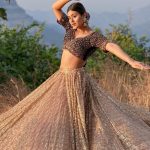 Anjali Arora Instagram – Tumhe milna pdega’ zamana hua🤎
#anjaliarora 

Wearing- @the_adhya_designer
