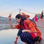 Anjali Arora Instagram - Har Har gange🙏🏻❤️ #anjaliarora #rishikesh 🙌🏻