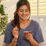 Anjali Arora Instagram - mera sukun mujhme hai mai ise kisi jgha ya insan mai nhi talashti kyoki mne yeh jaan lia hai jgha kitni bhi achi kyo na ho ek din dil bhr jata hai🥰 #anjaliarora