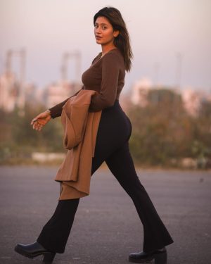 Anjali Arora Instagram - Strive for progress Not perfection 🤍 
…….. 
…….. 
…….. 

 #anjaliarora