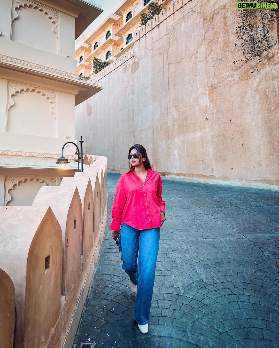 Anjali Arora Instagram - True colour of life😈 ….. #anjlaiarora Udaipur, Rajasthan