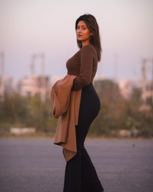 Anjali Arora Instagram - Strive for progress Not perfection 🤍 
…….. 
…….. 
…….. 

 #anjaliarora