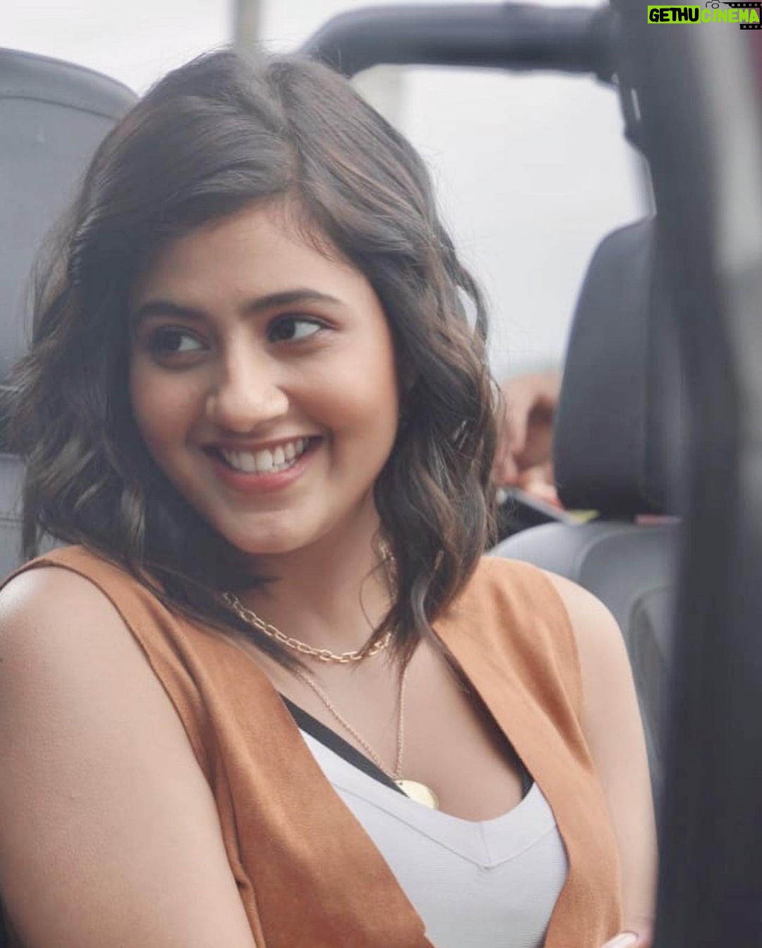Anjali Arora Instagram - #kyahota is releasing tomorrow 😍🫶🏻❤️ @desimelodies with very talented @romaana44 and super beautiful @anjimaxuofficially 🥳 lyrics by @jaani777 paji😌❤️ special thanks to @bpraak