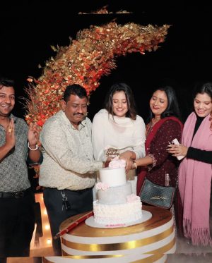 Anjali Arora Instagram - Blessed🫶🏻❤️

#anjaliarora #anjalians #anjaligang #teamanji #anjaliaroraarmy 

@anjimaxuofficially @brothersbakeryofficial @rasmoriwaz_official