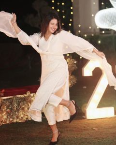 Anjali Arora Instagram - Blessed🫶🏻❤️ #anjaliarora #anjalians #anjaligang #teamanji #anjaliaroraarmy @anjimaxuofficially @brothersbakeryofficial @rasmoriwaz_official Delhi, India