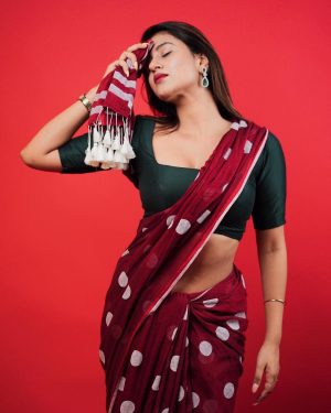 Anjali Arora Instagram - Kya bolti public😍?

#anjaliarora #anjalians #anjaligang #teamanji #anjaliaroraarmy 

📸- @ronakza143 
💄- @ayazkhan5621_ 
Outfit- @sunnynagpalofficial