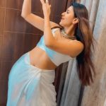 Anjali Arora Instagram – 🔥 इन दोनों के लव में दुनिया का क्या कम 😉
#anjaliarora #ramlela