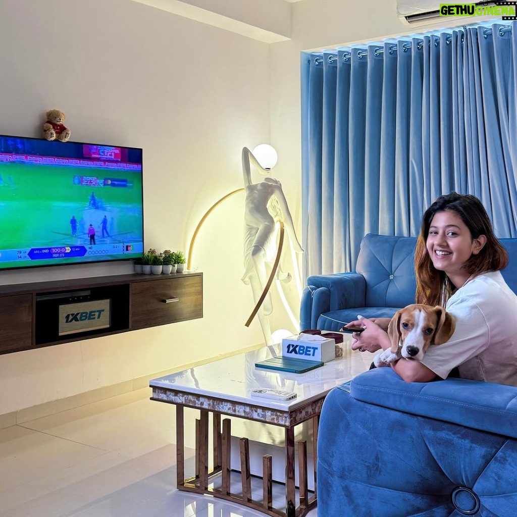 Anjali Arora Instagram - 🟢 Awesome large TV can be YOURSSS !!! Just do these 3 easy steps👇 1️⃣ Make your photo of how you are watching the World Cup match (like I did it) 2️⃣ Post this photo on your Instagram page 2️⃣ Put @1xbet.india_official and #Unitedby1xbet under your photo That's all!🔥 At the end of the World Cup my partner 1xBet chooses winners and sends them prizes. 🎁 The more photos with @1xbet.india_official and #Unitedby1xbet you make, the more chances you have Share this news with friends! I'm waiting for your photos😜 #unitedby1xbet
