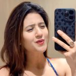 Anjali Arora Instagram – bewafa ki sari tasveero ko jalao🔥 
#anjaliarora #barishbulao