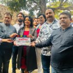 Anjana Singh Instagram – न्यू फ़िल्म “ठाकुर गंज” : एक अच्छी कहानी और अलग किरदार ….. shooting in progressssss 
राजघराना फिल्म्स 
निर्देशक : नीरज – रणधीर 
DOP : आर आर प्रिंस 
कलाकार : अंजना सिंह , सुशील सिंह , परी सिंघानिया , राहुल सिंह , अंजली कुमारी , मनीष Up50 Zila Azamgarh