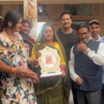 Anjana Singh Instagram - Thank you so much for this love ,respect and support ❤️🫶 This is what appreciation is all about ❤️🙏🏻 @b4ubhojpuri @sandeep_jurno JI @neelabh.tiwari.56 JI Can’t express my feelings in words 🥰🧿 Just want to say 🤘BADKI DIDI ROCKS 🤘 Congratulations to the entire team of BADKI DIDI #blessed 🧿 #harharmahadev🙏