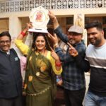 Anjana Singh Instagram - Thank you so much for this love ,respect and support ❤️🫶 This is what appreciation is all about ❤️🙏🏻 @b4ubhojpuri @sandeep_jurno JI @neelabh.tiwari.56 JI Can’t express my feelings in words 🥰🧿 Just want to say 🤘BADKI DIDI ROCKS 🤘 Congratulations to the entire team of BADKI DIDI #blessed 🧿 #harharmahadev🙏