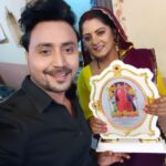 Anjana Singh Instagram - BEST TRP OF THE YEAR film बड़की दीदी ❤️💫 Congratulations @anjana_singh_ ji @b4ubhojpuri #besttrp #b4ubhojpuri #badkididi #anjanasingh #prashantsinghrajput #bhojpurifilm
