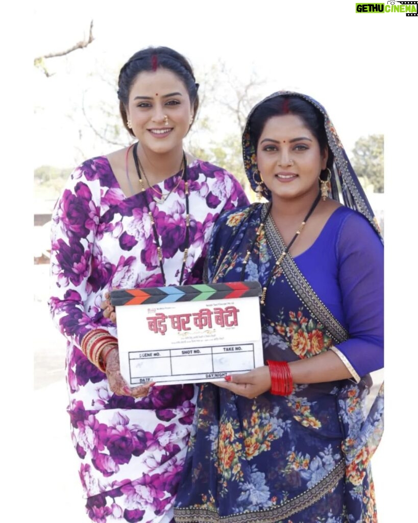 Anjana Singh Instagram - Glimpses from the Bhojpuri film- “BADE GHAR KI BETI “ Shoot is still on. 🎥 anjana_singh @yaminisingh_official @kanchan_shashi @rakeshbabu333 @sanjeevboharpi @sandeep_jurno @neelabh.tiwari.56 @arbindtiwari123 @santoshsrivastav4245 @binappandey #vijaymondal #bhupendrasingh