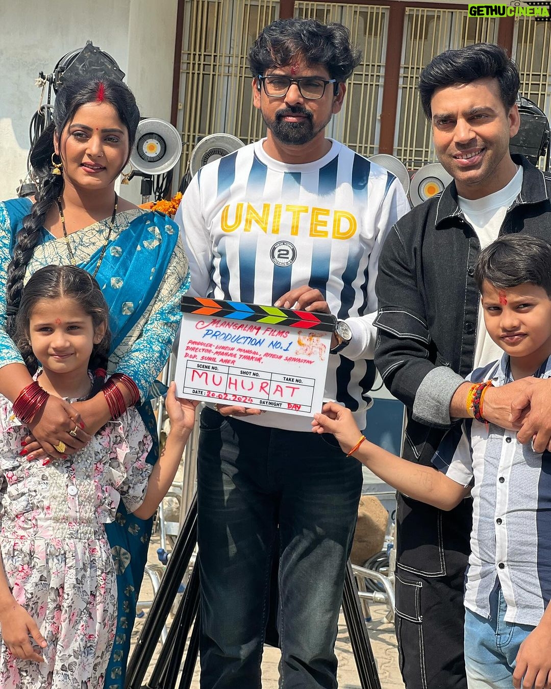 Anjana Singh Instagram - Ganpati Bappa Morya 🙏🏻🧿 #newfilm #muhurat After long time working with @manjulthakurofficial Sir #blessed