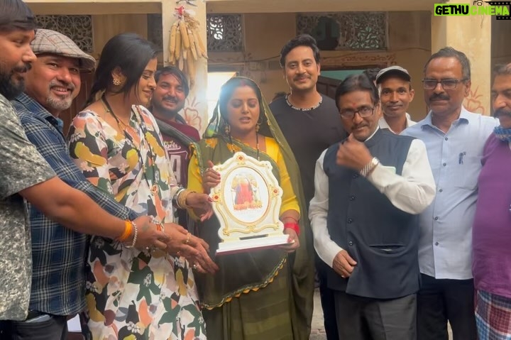 Anjana Singh Instagram - Thank you so much for this love ,respect and support ❤🫶 This is what appreciation is all about ❤🙏🏻 @b4ubhojpuri @sandeep_jurno JI @neelabh.tiwari.56 JI Can’t express my feelings in words 🥰🧿 Just want to say 🤘BADKI DIDI ROCKS 🤘 Congratulations to the entire team of BADKI DIDI #blessed 🧿 #harharmahadev🙏
