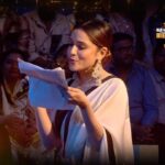 Ankita Lokhande Instagram - Baaton hi baaton mein Ankita ne kardiya apne pati aur best friend ko roast. 🙌🏽 Dekhiye #BiggBoss17, Mon-Fri 10PM & Sat-Sun 9:30PM sirf #Colors aur @officialjiocinema par. #BB17 #BiggBoss @beingsalmankhan @lokhandeankita