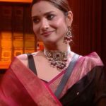 Ankita Lokhande Instagram - Ankita ke rishte dil wale hote hai, matlab wale nahi 💗 Tag the one jiske saath aapka Pavitra Rishta hai 👇🏻 Credits: Saree: @dakini_by_daisy 💎 @rimayu07 Styled By: @hemlataa9 @stylebyhemlataa Assisted by: @saloni142_ Team: @akkshaajaiin_5 @styleby.foram @colorstv @beingsalmankhan @officialjiocinema @endemolshineind #AnkitaLokhande #Ankita #PavitraRishta #WKV #WeekendKaVaar #OOTN #BiggBoss #BB17 #DilDimaagAurDum #Colors #SalmanKhan #JioCinema