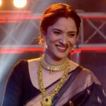 Ankita Lokhande Instagram – As Bigg Boss said, “Rishton wali ladki”, kyuki Pavitra Rishton se badhkar Ankita ke liye kuch nahi hai 💯❤️

Let’s save her with all our support. Vote for #AnkitaLokhande on the @officialjiocinema app now. Voting lines are open till Sunday 12PM ✨

Credits:-
Saree: @nagpurepaithani.pune
Jewel: @avaranjewellery
Styled By: @hemlataa9 @stylebyhemlataa
Assisted by: @saloni142_
Intern: @akkshaajaiin_5 

@colorstv @beingsalmankhan @officialjiocinema @endemolshineind

#AnkitaLokhande #Ankita #VoteForAnkita #FinaleWeek #GrandFinale #BiggBoss #BB17 #DilDimaagAurDum #Colors #SalmanKhan #JioCinema