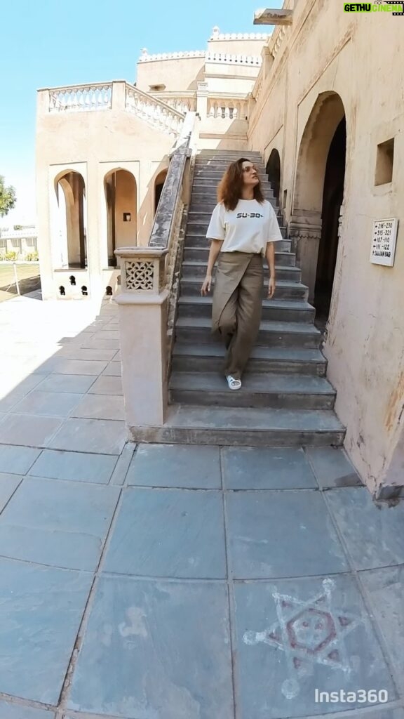 Ankita Lokhande Instagram - Because in Rajasthan even the corners have a character! 🩷✨🏙 #Rajasthan #MiniVlog #ShootDiaries #Travel #Vaccay #Jodhpur [Rajasthan, Mini Vlog, Travel, Jodhpur, Shoot]