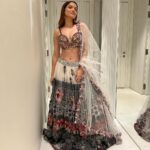 Ankita Lokhande Instagram - While writing this, we are getting teary but this was the last Weekend Ka Vaar of BB17. She slayed all, here's to her serving one last time 💗✨🥺 Vote for #AnkitaLokhande on the @officialjiocinema app. Voting lines are open till today 6PM Credits:- Outfit: @vidhibysanjeela.365 x @publiquedom Jewel: @pastel_pearls_jewellery Styled by: @hemlataa9 @stylebyhemlataa Assisted by: @saloni142_ @colorstv @beingsalmankhan @officialjiocinema @endemolshineind #AnkitaLokhande #Ankita #VoteForAnkita #FinaleWeek #WeekendKaWaar #BiggBoss #BB17 #DilDimaagAurDum #Colors #SalmanKhan #JioCinema