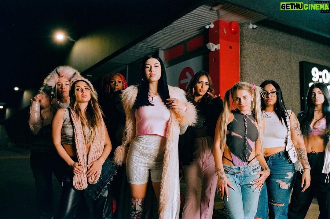 Anna Pepe Instagram - ENERGY FUORI ORA Baddies only