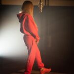 Anna Pepe Instagram - NO BODYGUARD freestyle fuori ora 💗 Link in bio e nelle storie @snipes #snipesknows