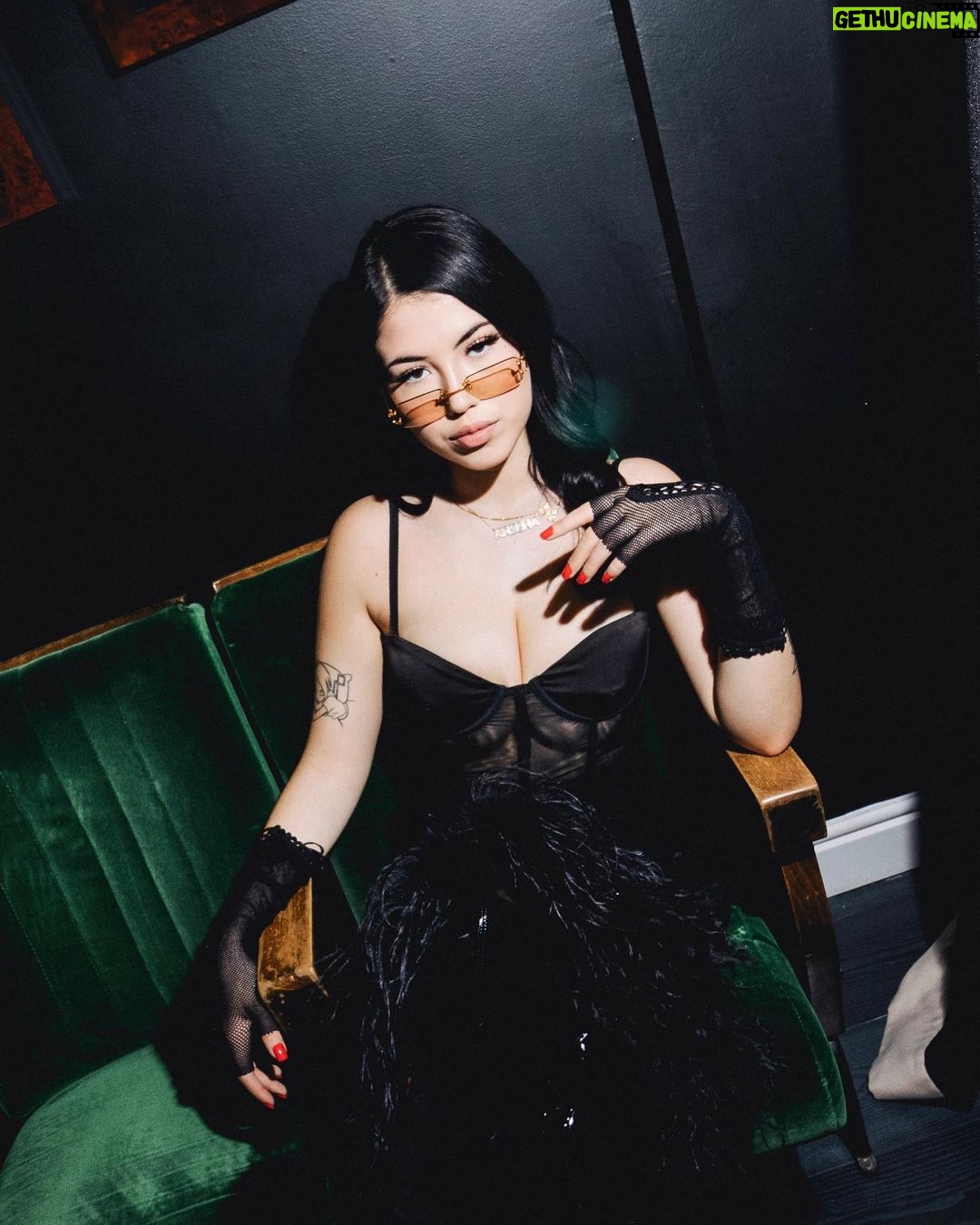 Anna Pepe Instagram - Non diciamo mai love u ๐ 3 DI CUORI รจ fuori ora, vi sta piacendo?