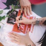 Anna Pepe Instagram – Mi state dando una forza incredibile, gasolina sta scalando le classifiche e l’EP è sempre più vicino. Ho autografato un po’ di CD e VINILI, correte a preordinarli 🫶🏼 (link in bio e nelle storie)