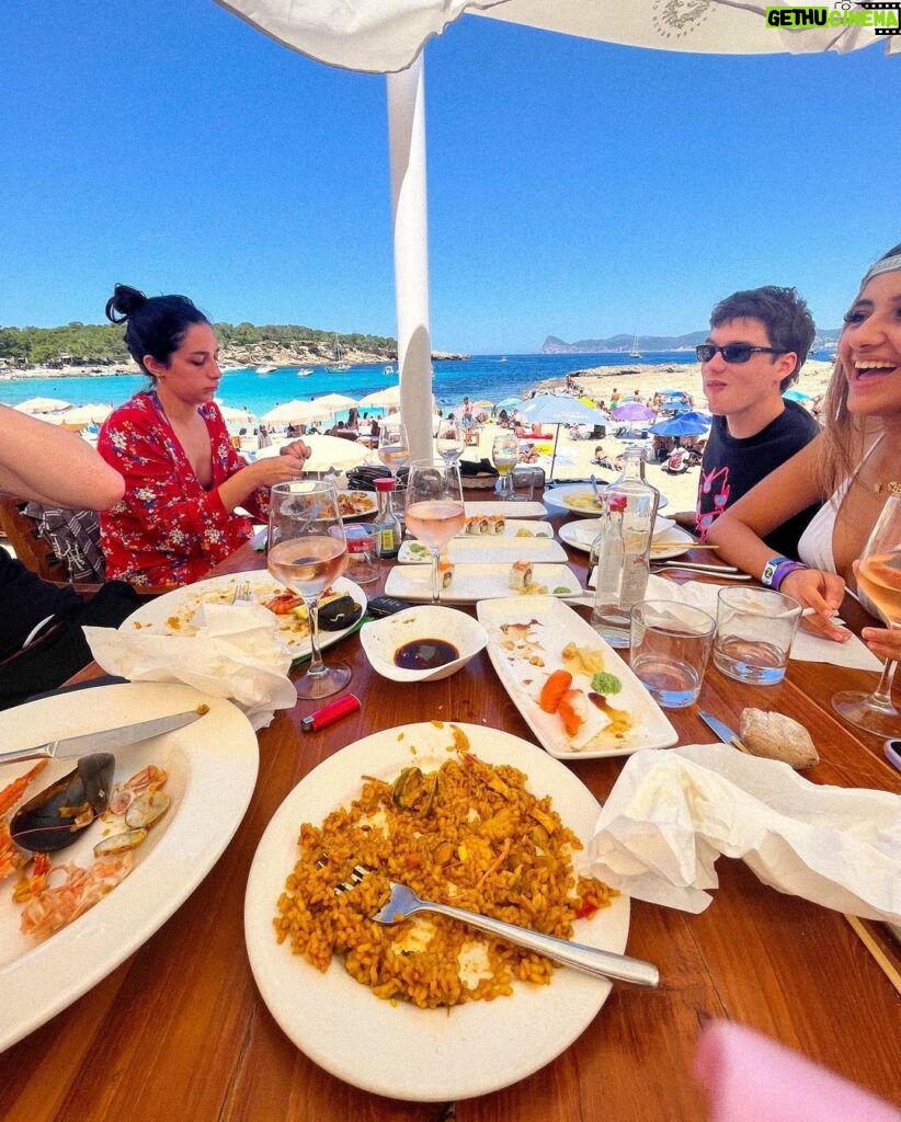 Anna Pepe Instagram - gasolina è fuori da qualche giorno 💕 vi sta piacendo? ne volete ancora?🏄🏻‍♀ Ibiza, Spain