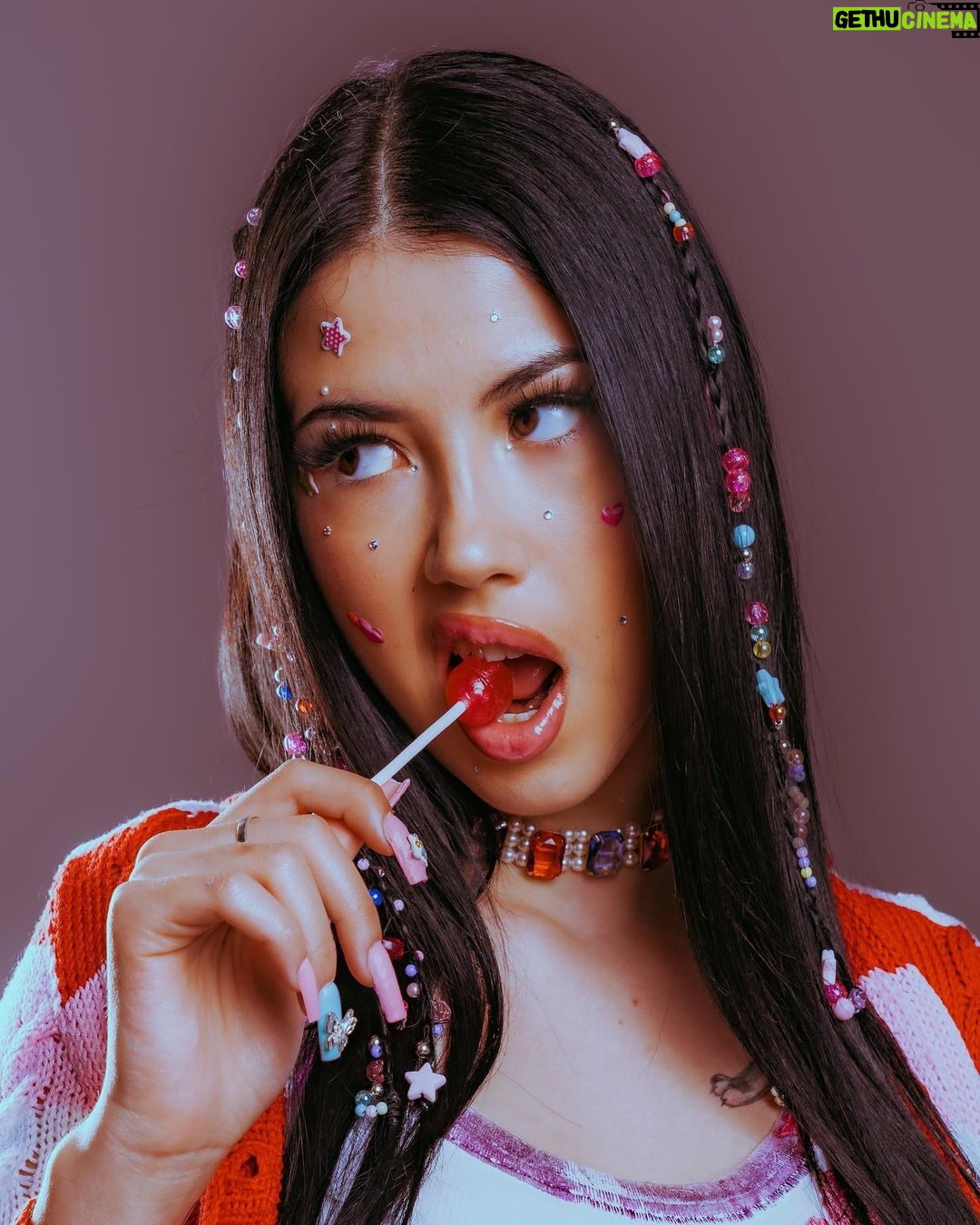 Anna Pepe Instagram - ENERGY fuori a mezzanotte e il video domani alle 14 .. U READY BADDIESSS?😤💗