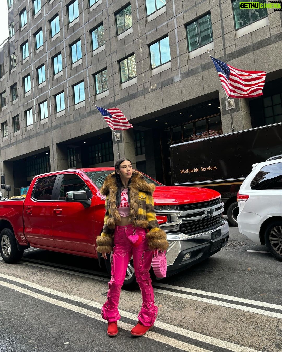 Anna Pepe Instagram - New york New Yorkkk πΊπΈπ.. @republicrecords π New York City