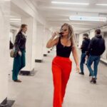 Anna Sedokova Instagram - Под обломками льдов я спрячу уголь Это все что от сердца осталось А мы из разных миров Я #пятыйугол Пока ты снимаешь усталость … P.S. В бокале вишневый сок ❤️