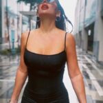 Anna Sedokova Instagram - Я села в такси в 4 утра , а он даже не думал меня останавливать . Просто смотрел как я уезжаю . И я знала , что он любит другую . Что она любовь его жизни , а я никогда не соглашусь быть заменой . Это был верный выбор . Я выбрала себя. Любимая из песен из альбома Сердце в бинтах . Лидер во всех голосованиях . Одна из самых красивых песен , написанных мною❤️‍🩹