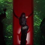 Anna Sedokova Instagram - Сегодня премьера видео «Не оставляй меня любимый». Безусловно, для меня – это особенная работа. Мне предлагали много сюжетов, но я решила как режиссер снять настоящее. Когда я пришла в ВИА Гру мне было 19 лет. Я понятия не имела, что такое женственность, сексуальность и, честно сказать, красота. Я пыталась быть тем, кем не являлась. Потом стала ей. Этот клип вызовет много споров и обсуждений. Но это моя правда и я имею на неё право Клип можно посмотреть по ссылке в профиле ❤️