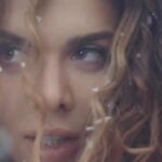 Anna Sedokova Instagram - Я до сих пор ругаю себя... Одна из самых красивых песен, написанных мною – «На Воле». Не знаю, почему мы её не дожали. Но знаю, что её очень любят петь в караоке. В ней самая красивая мелодика и очень пронизывающие слова. Послушайте 💔