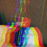 Anna Sedokova Instagram - Как я все успеваю 👇🏻 Я много работаю. Сейчас очень много. За неделю я записала сезон нового подкаста , сняла клип , дала концерт и сделала 5 сьемок , забрала собаку , создала новую коллекцию и даже новый бренд и еще много прочего. И я понимаю,что после такого режима,меня точно ждёт эмоциональное выгорание . Или как минимум небольшая депрессия) Но попробую ее избежать. Что меня держит на плаву? 🦸🏽‍♀️Простой блокнот и ручка . Я рисую в нем календарь на неделю и разбиваю каждый день по часам. Я проживаю свой день с начала в блокноте,потом в жизни. 🦸🏽‍♀️Я не ем еду,от которой хочется полежать. Обедаю днем и вечером уже не позволяю себе тарелочку пельмешек,даже если очень устала . 🦸🏽‍♀️Я сразу же перехожу от мысли к действию. Если в плане есть «позвонить» то как только написала,сразу звоню. Как только идея пришла в голову ,я ее сразу заземляю. Бронирую студию для фотосета,даже если еще нет моделей.Ищу ткань и покупаю ее сразу же,даже если пока нет лекал. Потому что если дать идее полетать ,она с 80% вероятностью улетит к другому. 🦸🏽‍♀️Я просыпаюсь раньше . Простое решение ,а как помогает ))) 🦸🏽‍♀️Не трачу время на ерунду.Отписалась от всех телеграмм каналов ,даже в свой не пишу ничего😂(обещаю на следующей неделе вернусь) . Не отдыхаю глядя ,в телефон . Просто отдыхаю. 🦸🏽‍♀️Делаю максимум каждый день. Не переношу на завтра. Иногда идеи сложно,но когда наступает это самое завтра,всегда легче. 🦸🏽‍♀️Четко держу фокус на цели . И так как моя цель зарабатывать много и одновременно лежать на пляже в будущем 🌴, то сегодня когда есть возможность создавать прекрасное и реализовывать себя ,я этим и занимаюсь . У многих такой возможности нет. По этому все делаю с благодарностью за данный мне шанс. И да . Еще мой guilty pleasure бутылочка Coca-Cola .При условии ,что я ее не пила год ,в таком графике одна сойдёт . Хочется сладенького 💋