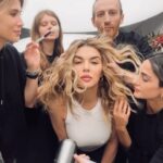 Anna Sedokova Instagram - Когда красиво, тогда красиво ❤️‍🔥 Спасибо любимому салону @subrosa.moscow и лично не менее дорогому @sarbashevvladimir за мой красивый блонд и как всегда отличное настроение ! ❤️‍🔥❤️‍🔥❤️‍🔥