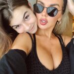 Anna Sedokova Instagram - Отношения Мама-Дочка самая хрупкая вещь на свете . Пройдут ли самое сложное испытание в своей жизни Алина и Анна смотрите прямо сейчас в «Последнем герое» на @tv3russia или на Rutube сразу после . Первая серия уже вышла . Ох что будет . P.S. Это последнее фото перед тем как они остались без телефона и связи и попали на необитаемый остров … Смотрите ? Thailand