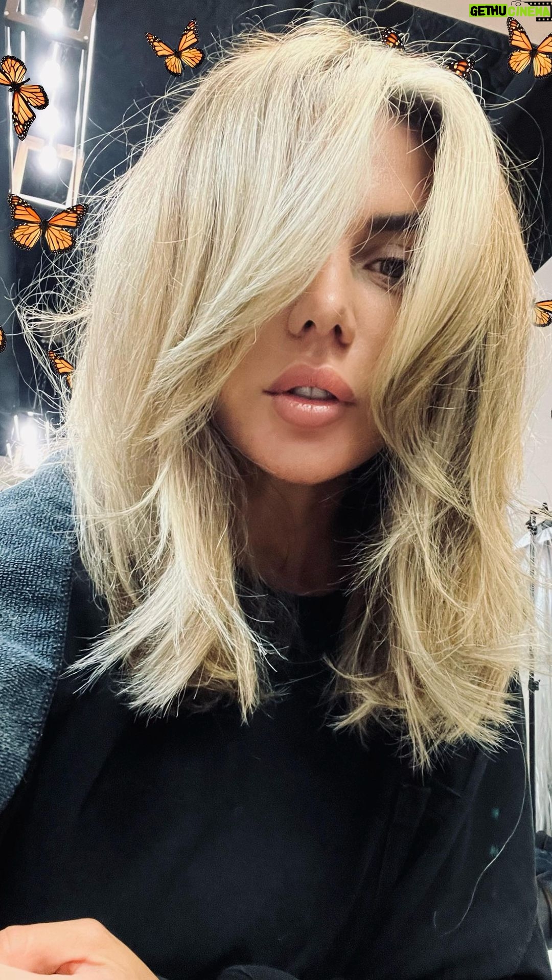 Anna Sedokova - 55.7K Likes - Перешла на светлую сторону 🔥
Спасибо @sarbashevvladimir . Ни минуты не жалею . Начинаю новую жизнь . Интересно , как в ней ))
