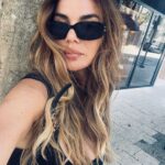 Anna Sedokova Instagram - Три правила #успешногоуспеха и почему мне раньше никто этого не сказал 😭👇🏻 Мне казалось, чем больше я буду трудиться, тем лучше будет. Раньше. Потом повзрослела и поняла, что успех зависит от трёх факторов и это не только количество труда. 1. Фокус на цели. Вижу цель - не вижу препятствий. Точно понять, чего ты хочешь, и не отрывать глаз от точки. Не позволять окружающим обстоятельствам сбить твой запал. Как 🐎 на соревнованиях. Все время задавайте себе вопрос: А как эта ситуация поможет мне прийти к цели ? Сколько шагов я сделала сегодня к ней? Не отвлекает ли все это меня от главного? 2. Позволить себе иметь или Я этого достойна. Знаю, ты слышала это на марафонах, но это придумано не на них. Низкая самооценка всегда делает ошибки за тебя. 3. И, да. Труд. Вот и он, миленький. Только не хаотичный бег по кругу, а точно рассчитанные шаги. Работа в соответствии с простроенным планом, система отчётности себе же. Я не знаю, что там по шашлыкам. Но сейчас просто задай вопрос, спроси себя, какие два шага ты можешь сделать прямо сейчас, чтобы приблизиться к своей цели. И помни, даже если ты сделала один шаг, ты молодец ❤️‍🔥
