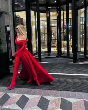 Anna Sedokova Instagram - Lady in red.. 
Make up and photo @makeup_kallasova 
Hair @elenaball19 
Bodysuit and more @voronovanton ❤️