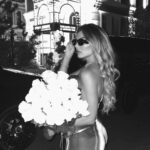 Anna Sedokova Instagram - Девочкам нужны двухметровые плюшевые мишки и цветы в четыре утра ) Поздравляю @eminofficial с открытием @royal.estate.club 🔥 Royal Estate - karaoke club